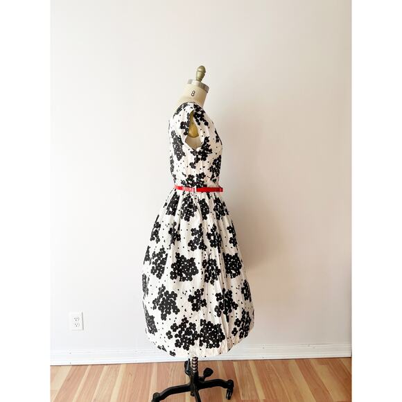 SIZE M/L 1950s Black & White Floral Dress - Cotton, Fit and Flare, Retro - Picture 5 of 8